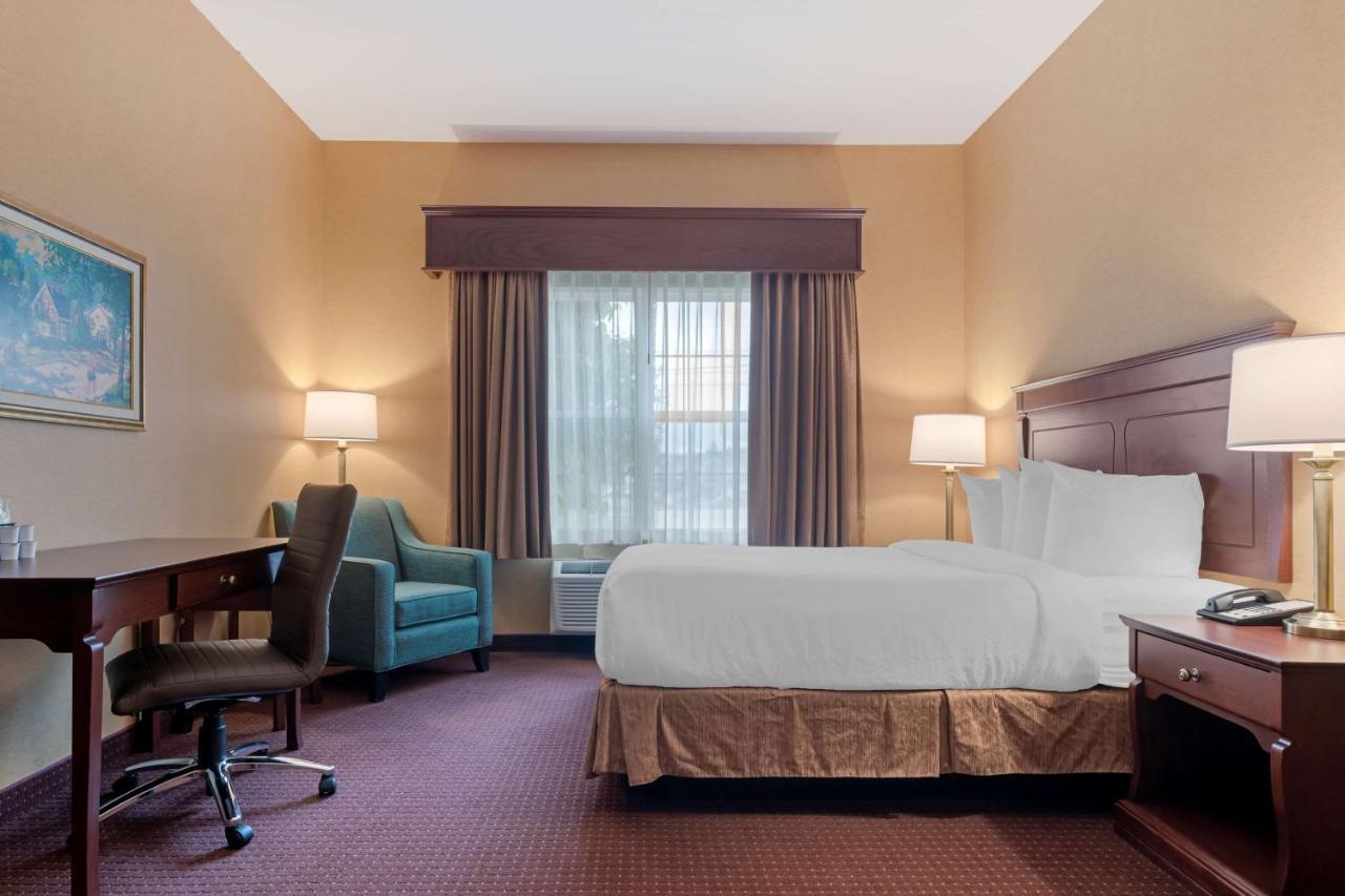 Best Western Plus Fredericton Hotel & Suites Eksteriør billede